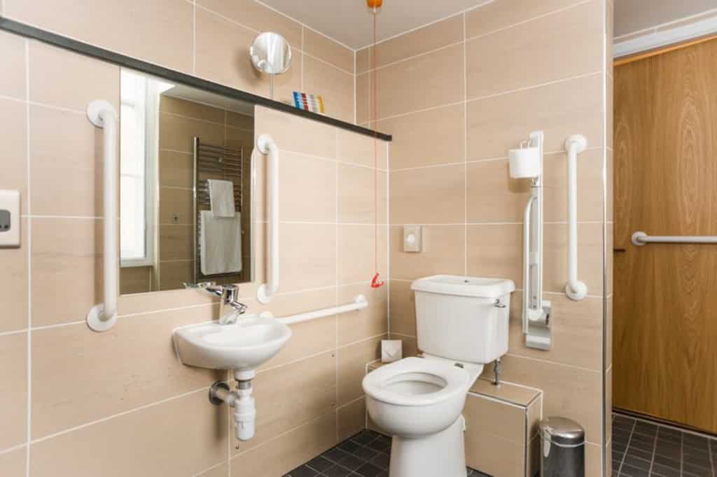 Accessible Room Bathroom